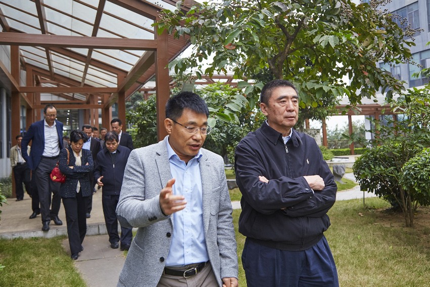 1577251168759655.jpg 工作照1.jpg