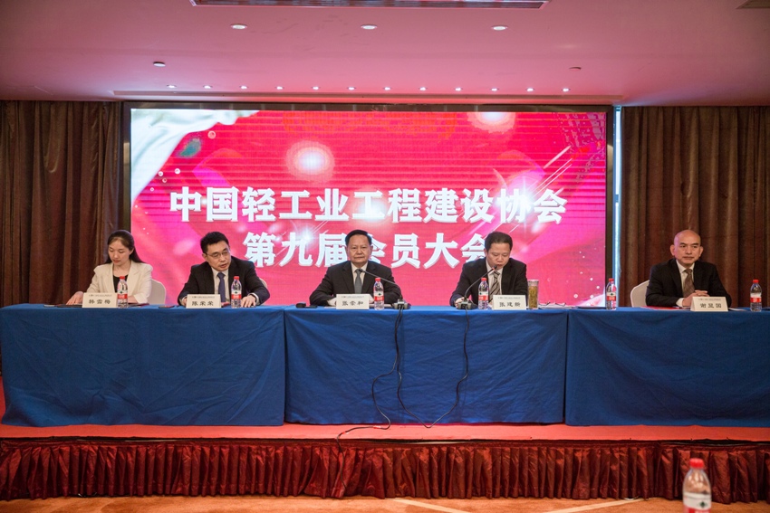 1626163646370077.jpg 主席台.jpg